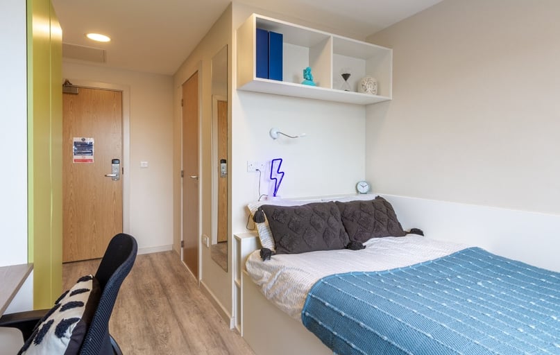 Silver En Suite, The Barn, Bampfylde Street, Newtown, Exeter - Image 1